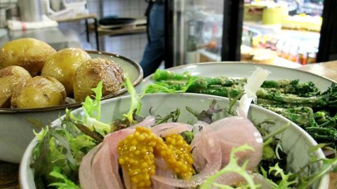 Au-delà des substituts de viande ou de poisson, le menu fait la part belle aux légumes de saison. © B. Guicheteau